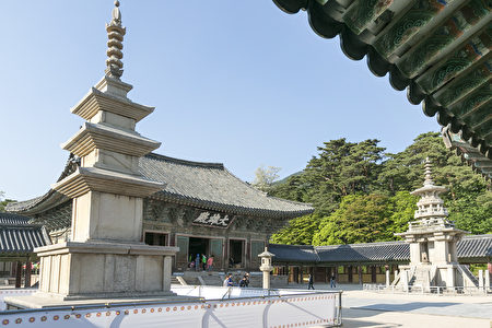 佛國寺是慶州地區最大的佛教寺廟，背依青山，碧溪川流，林木茂密，被譽為韓國最精緻富麗的佛寺。（全景林／大紀元）